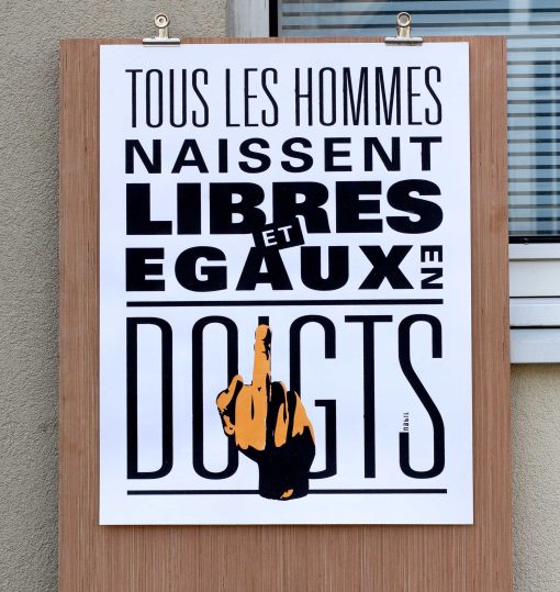 Tous les hommes naissent libres et égaux en doigts preview
